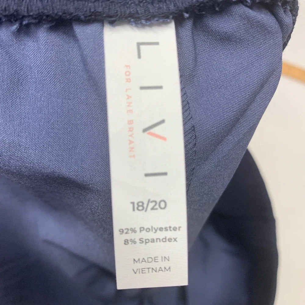 Livi Active Lane Bryant Blue Camo Cargo Capri Joggers  18/20 Stretch Bungee Hem